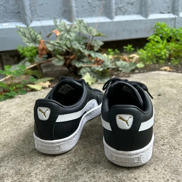 Puma Basket Classic 21Jr Black & White, size 37 (youth  size 5) - Picture 7 of 10